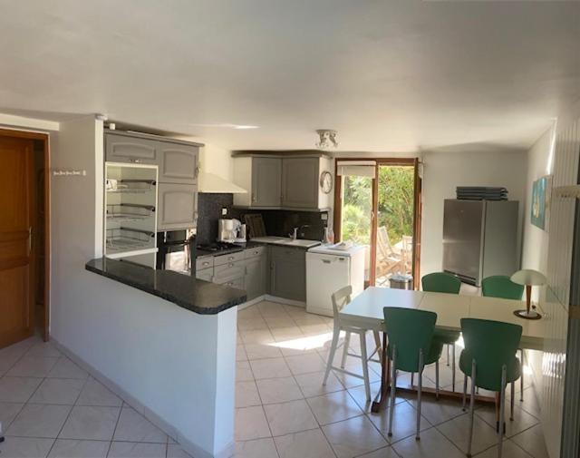 Joli Rez-De-Villa 80 M2 Proche Mer Carqueiranne Exterior photo