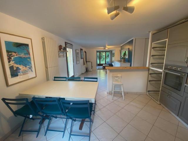 Joli Rez-De-Villa 80 M2 Proche Mer Carqueiranne Exterior photo
